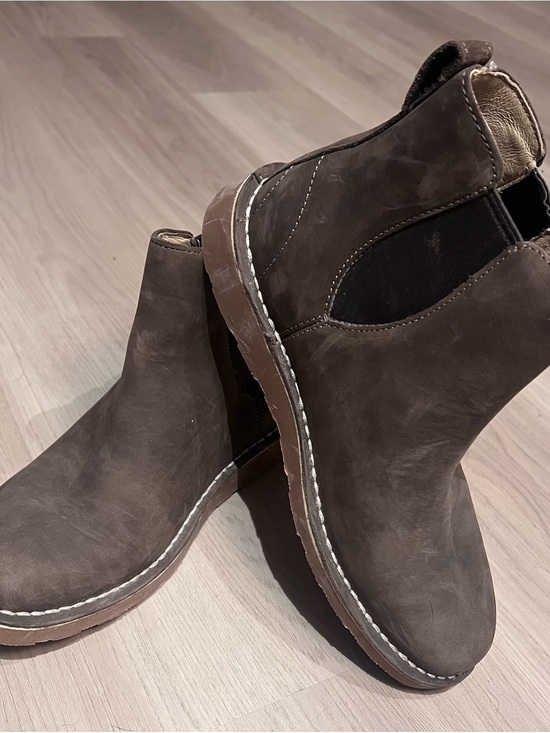 L.L. Bean Shoes - Women’s LL Bean Brown Slip-On Chelsea Boots